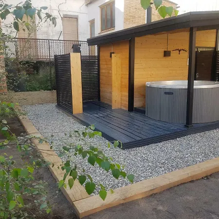 Amaroq Explorers Basecamp Holiday home Tremp
